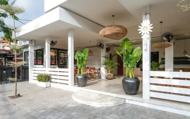 nüde cafe Babakan